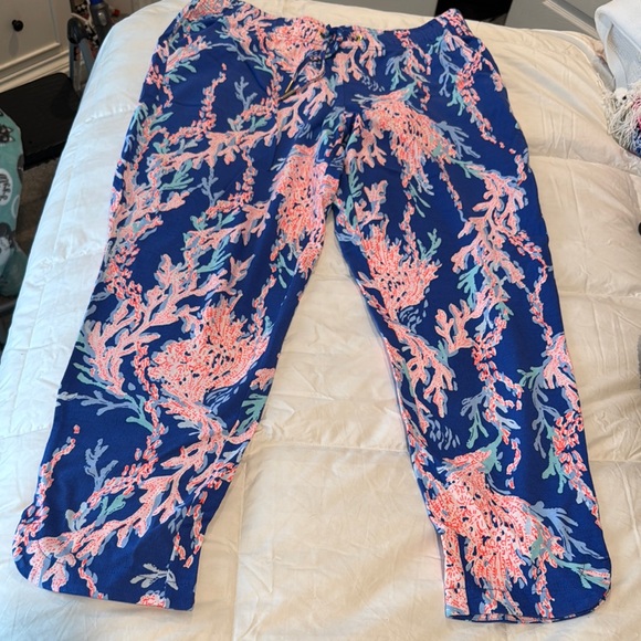 Lilly Pulitzer Pants - NWT Lilly Pulitzer Emora Knit Pant Coral Patterned Crop Length French Terry L